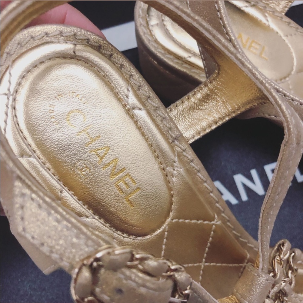 🎀SOLD🎀💯% AUTHENTIC BNIB Chanel Thong - Picture 3 of 7